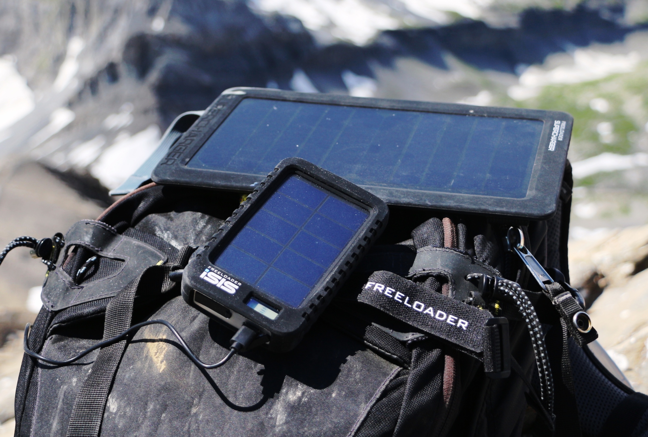 Test Chargeur solaire Globetrotter en randonnée - Globe trekkeuse