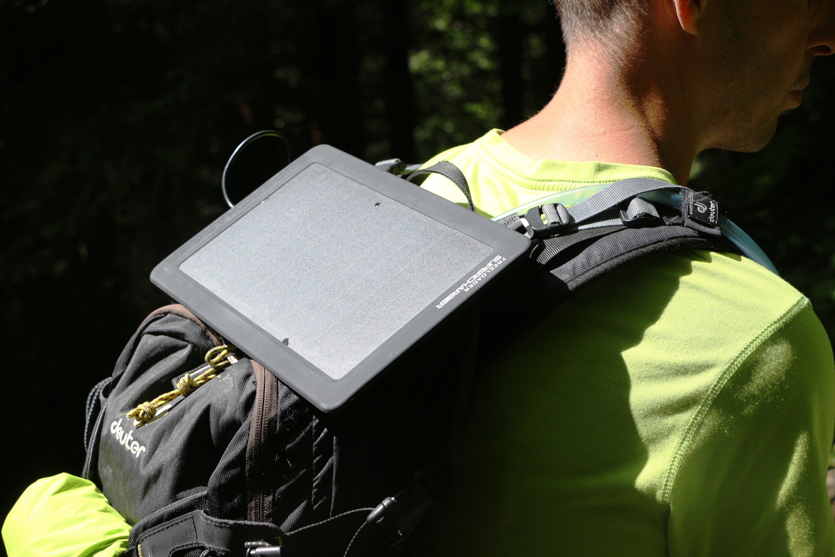 Test Chargeur solaire Globetrotter en randonnée - Globe trekkeuse