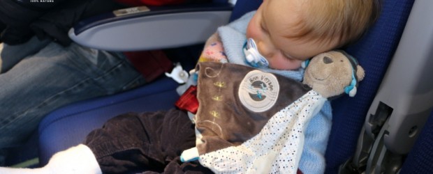 Prendre l’avion avec bébé, 6 conseils pour réussir son vol !