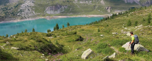 Randonnée à Salanfe (Suisse), cirque glaciaire entre lac et montagne